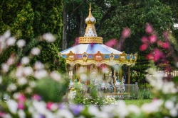 Atpūtas un ceļojumu piedāvājumi 22.06.2025 - 28.06.2025 Vasaras ziedu festivāls Pakrojā-05.07.2025 Nikos Travel